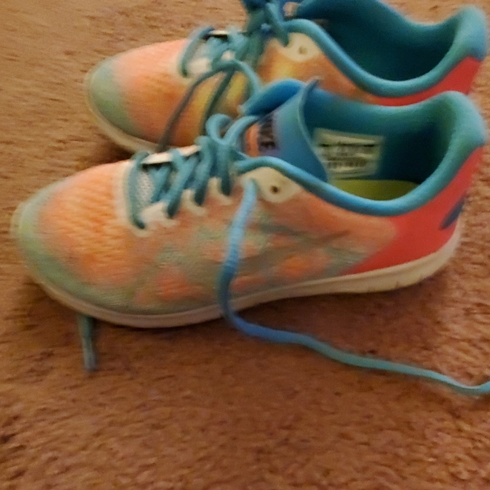 Sneakers - Picture 2 of 3